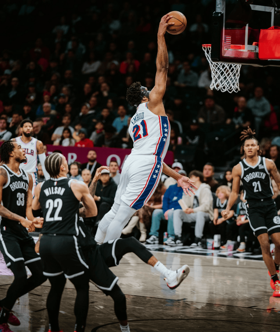 爱游戏官方入口-青岛队鏖战篮网，乔治状态火热