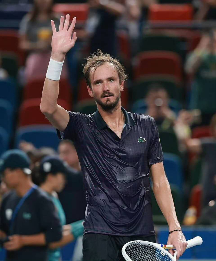 爱游戏入口-美网险胜蒙特卡洛大师赛，梅德韦杰夫关键制胜