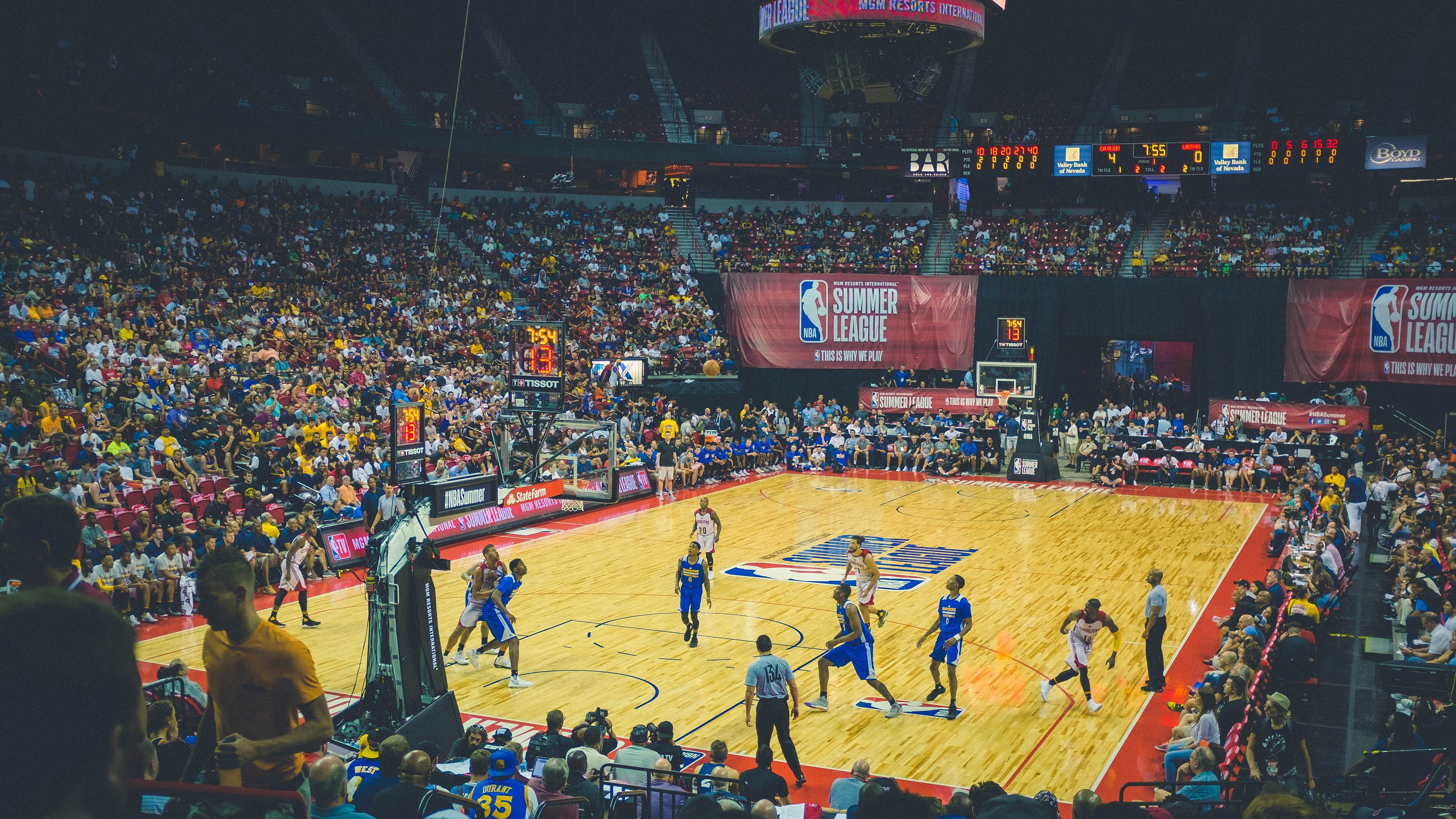 西亚卡姆爆发,深圳队末节带走活塞,当非洲雄狮在CBA赛场咆哮