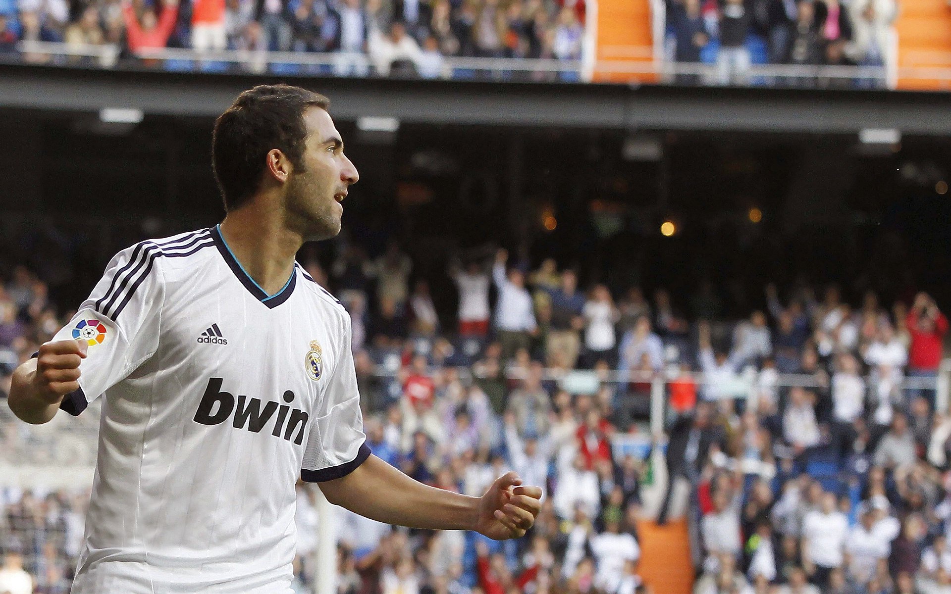 爱游戏在线-绝杀与碾压，当非洲雄狮咬碎巴萨，曼城铁腰正编织王朝序章