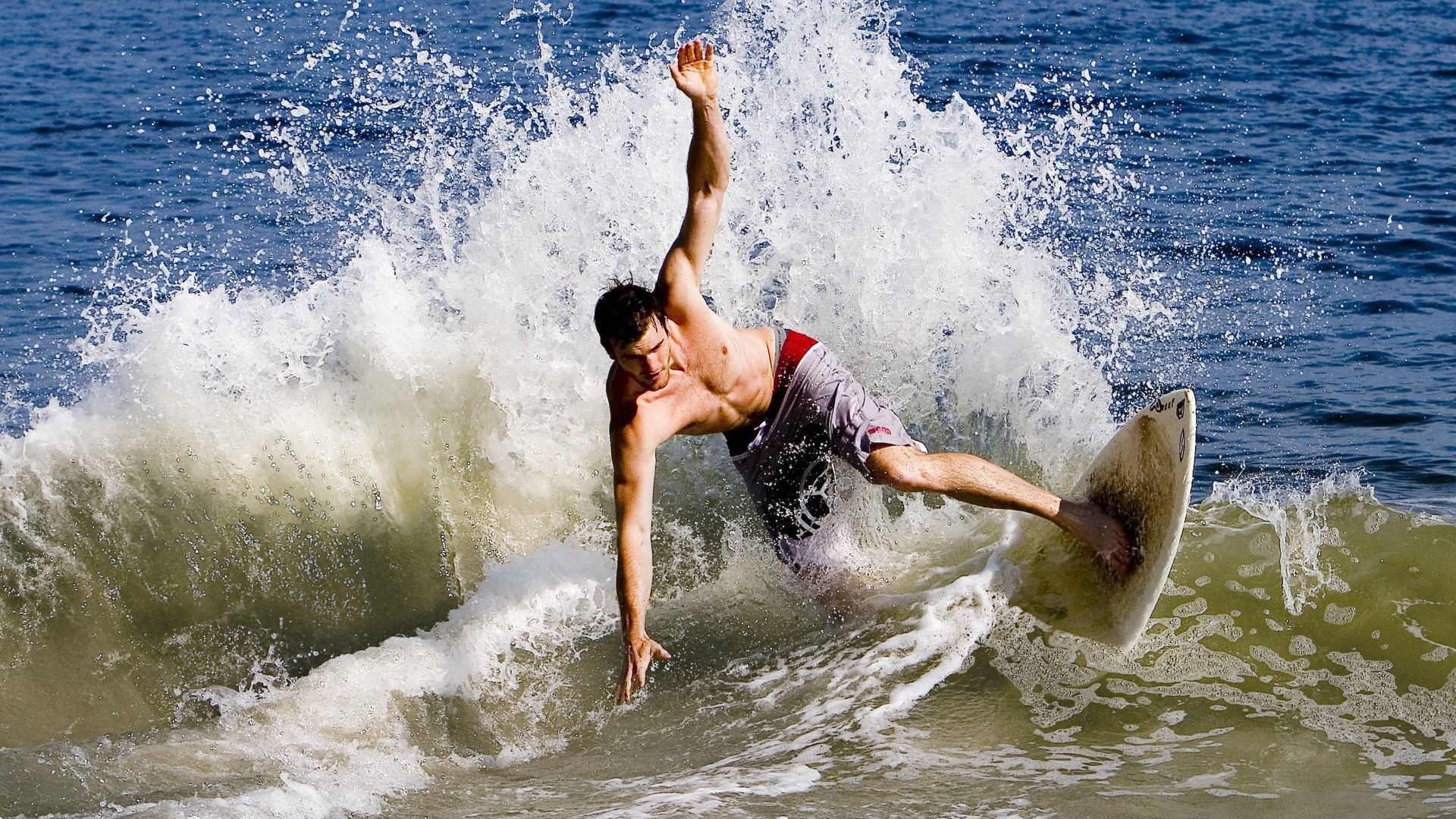 爱游戏官方-世界排名争夺战焦点战，魔术险胜掘金，东部新贵撼动卫冕冠军